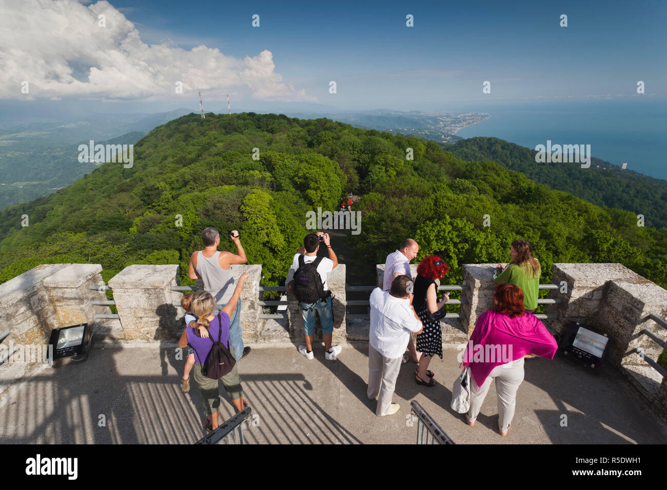 Russia, il litorale del Mar Nero, Sochi, vista in elevazione dalla grande montagna Akun Foto Stock