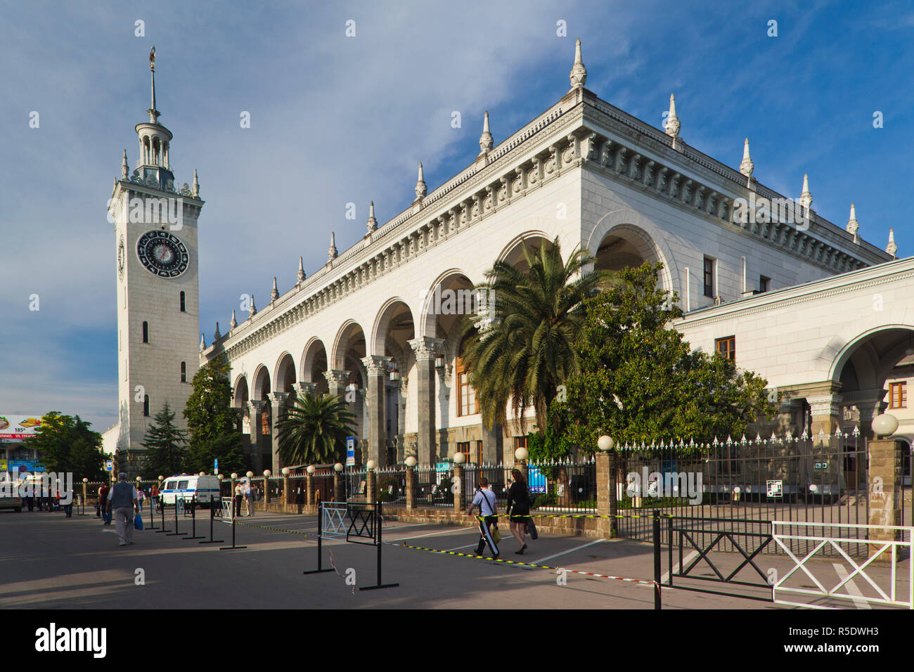 Russia, il litorale del Mar Nero, Sochi, stazione ferroviaria Foto Stock