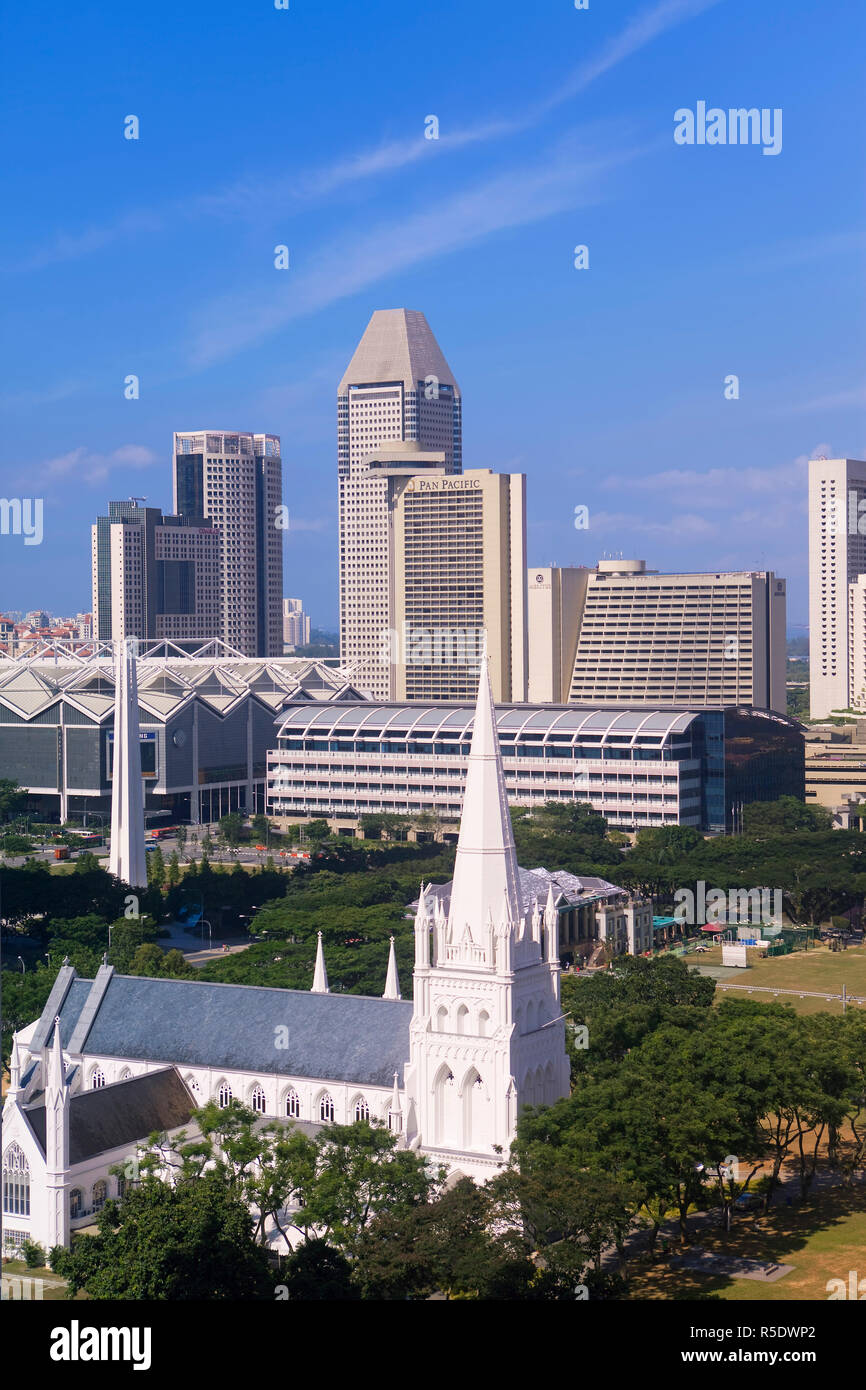 St Andrews cattedrale anglicana e moderna città skyline, Singapore, Sud-est asiatico Foto Stock