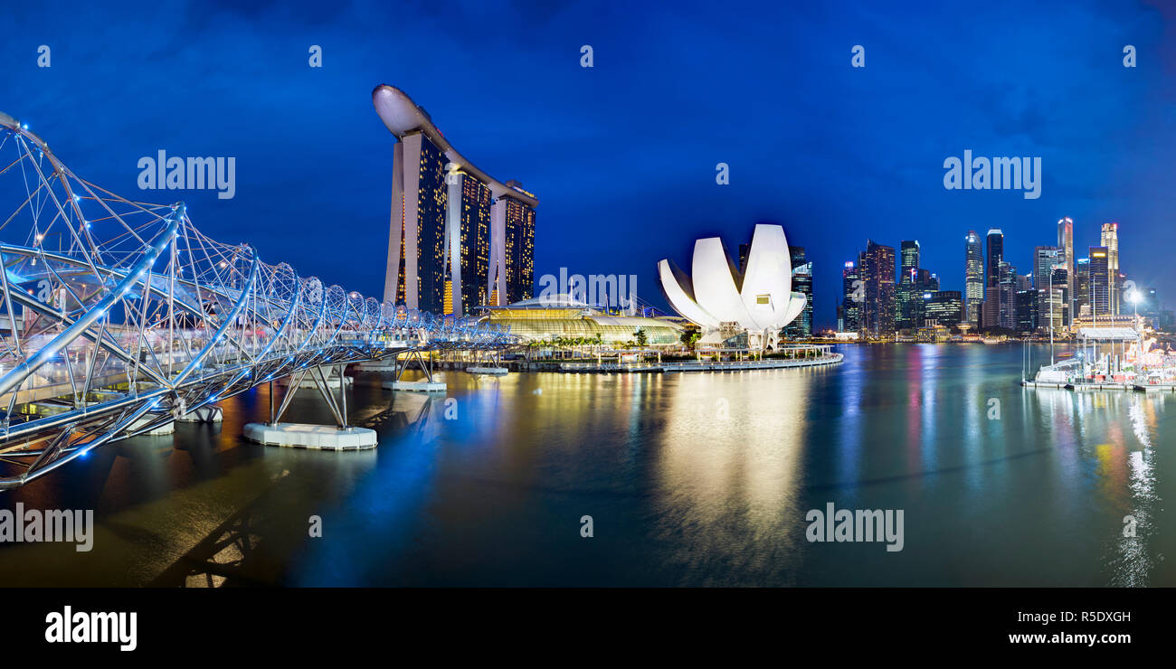 Il ponte di elica e Marina Bay Sands, Marina Bay, Singapore Foto Stock