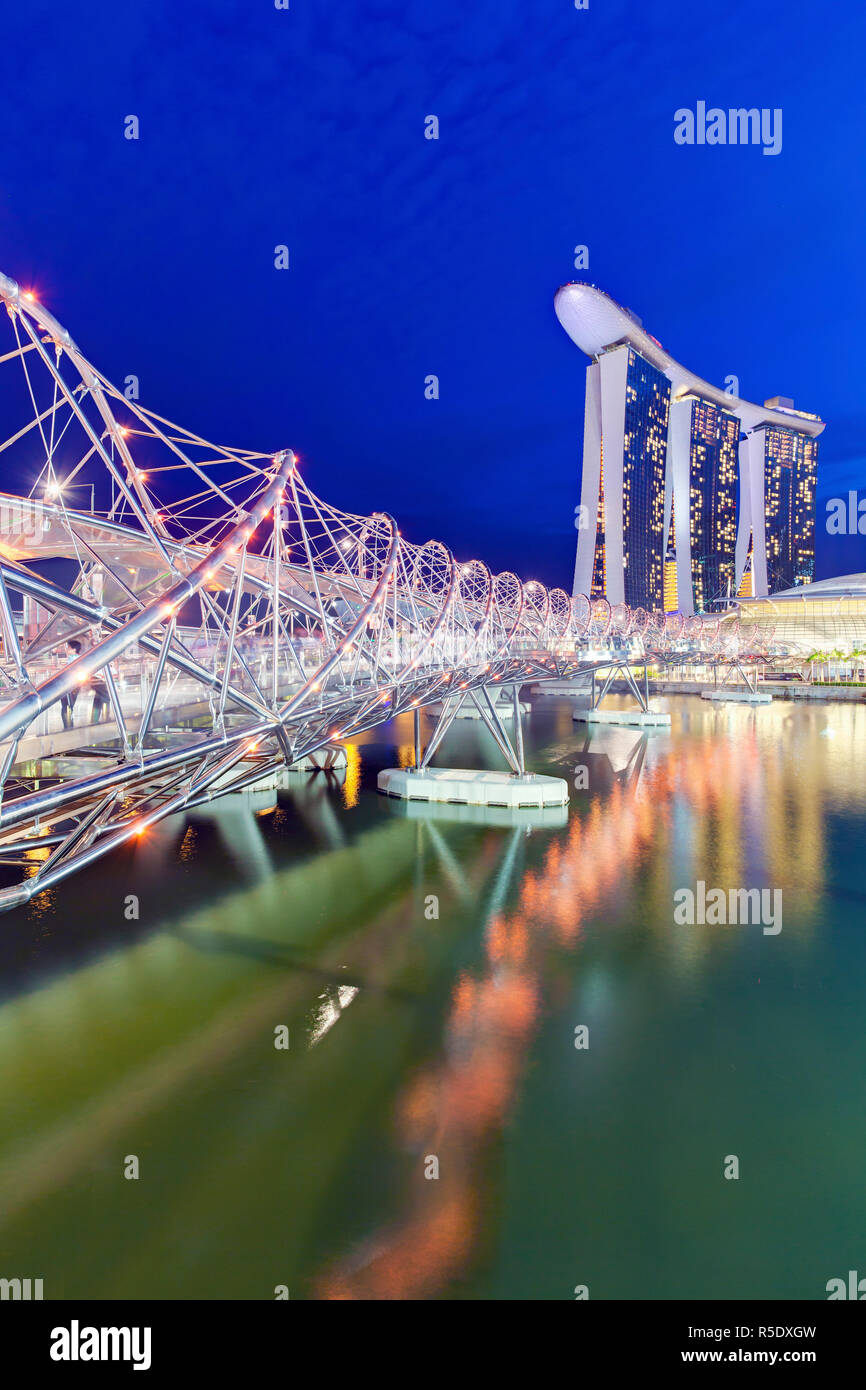 Il ponte di elica e Marina Bay Sands, Marina Bay, Singapore Foto Stock