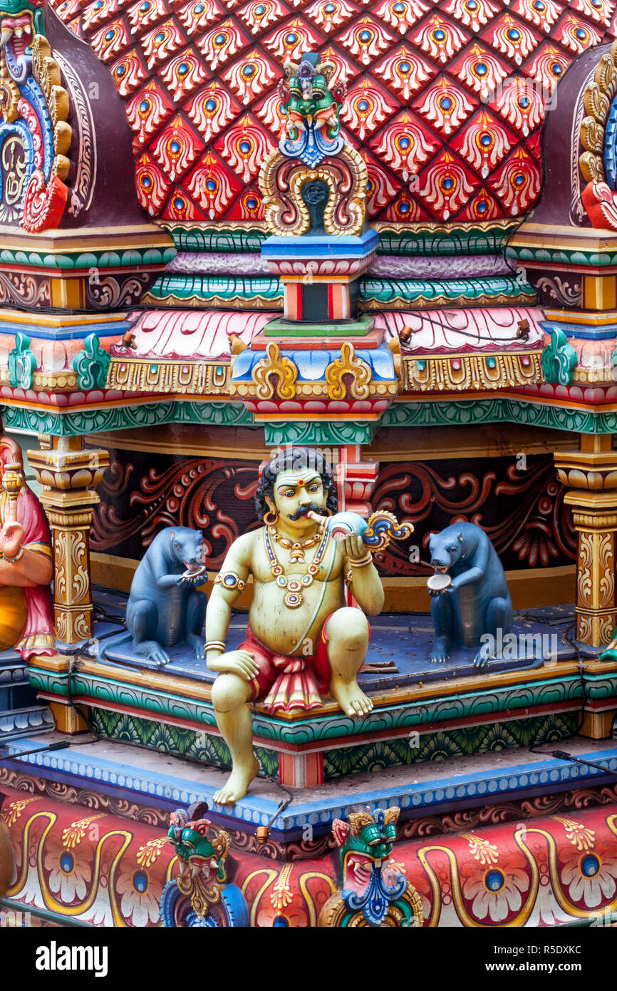 Close up il Gopuram del Tempio di Sri Mariamman in Singapore. Un stile dravidico tempio in Singapore Chinatown, Singapore Foto Stock