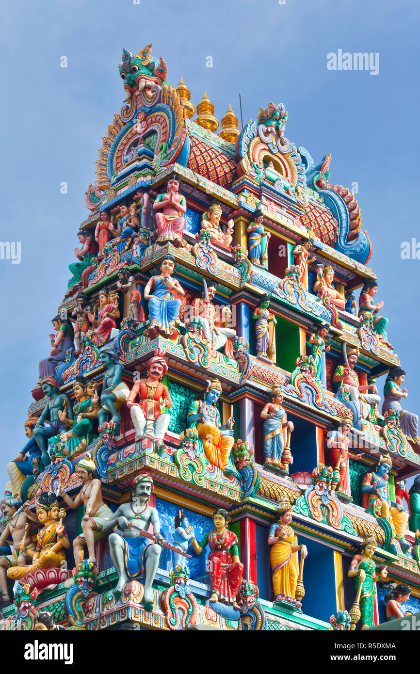 Close up il Gopuram del Tempio di Sri Mariamman in Singapore. Un stile dravidico tempio in Singapore Chinatown, Singapore Foto Stock