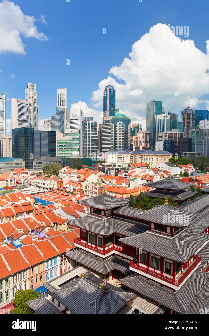 Vista in elevazione su case tradizionali in Chinatown, Singapore Foto Stock