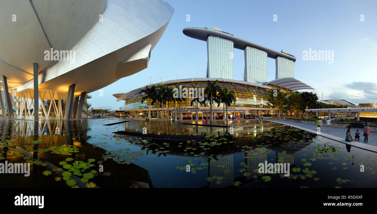 Singapore, arte il Museo della Scienza e il Marina Bay Sands, Marina Bay Foto Stock