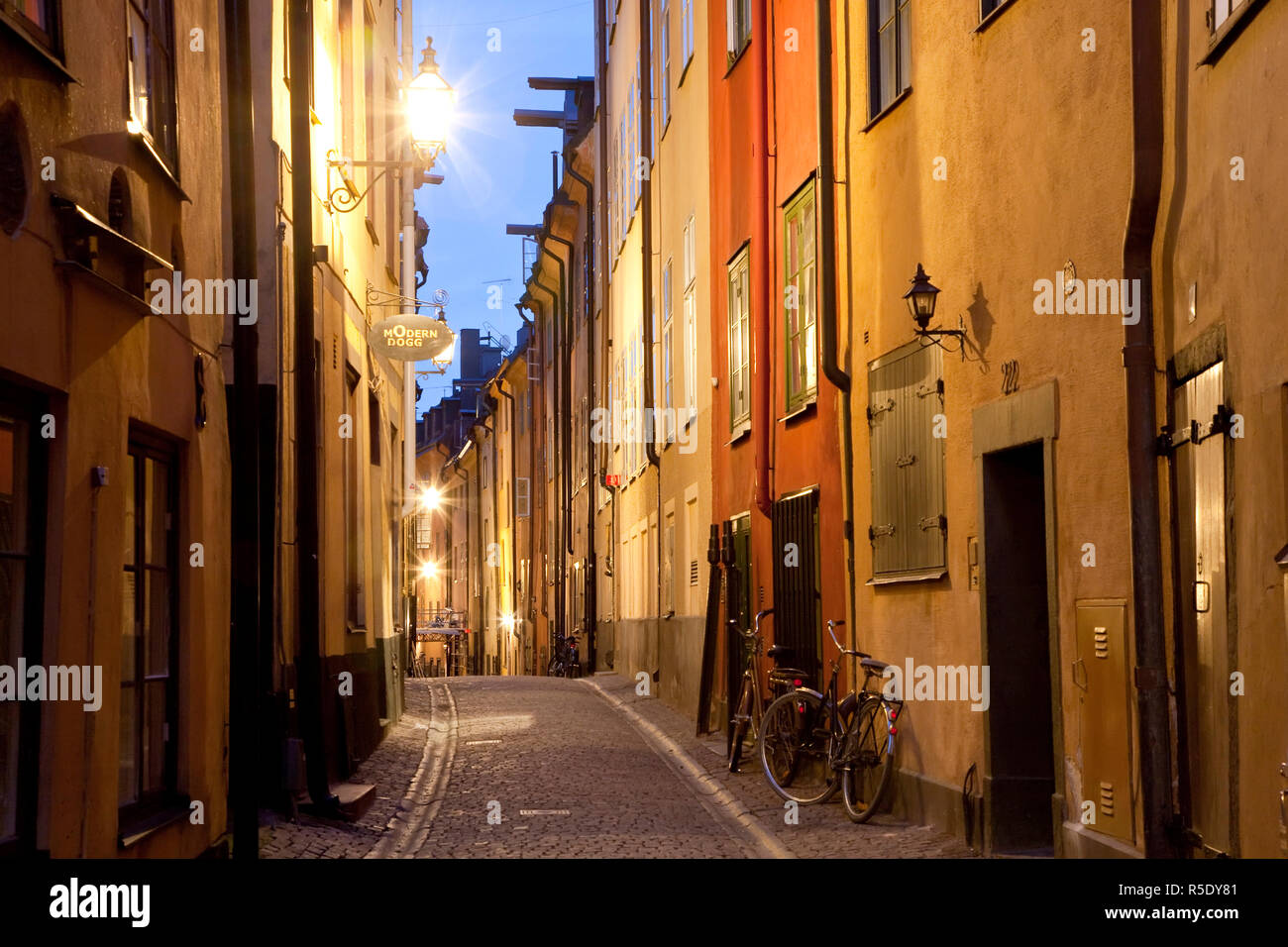 Storico old street a Gamla Stan (la Città Vecchia) di Stoccolma, Svezia Foto Stock