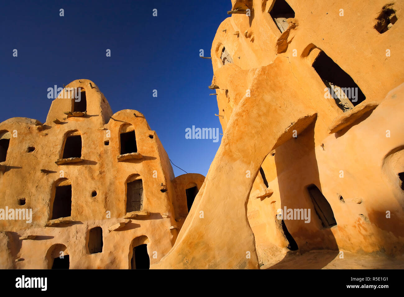 Africa, Tunisia, Tataouine, Ksar Ouled Soltane (granaio fortificato costituito da ghorfas, o singoli magazzini) Foto Stock