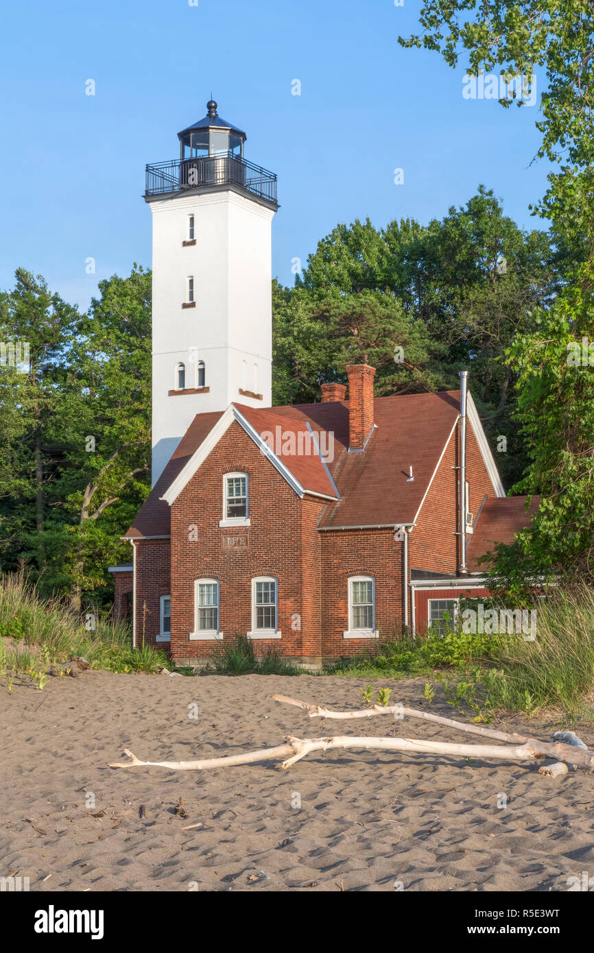 Costruito nel 1872, il Presque Isle Lighthouse segna un grande penisola che si estende nel Lago Erie ad Erie in Pennsylvania. Foto Stock