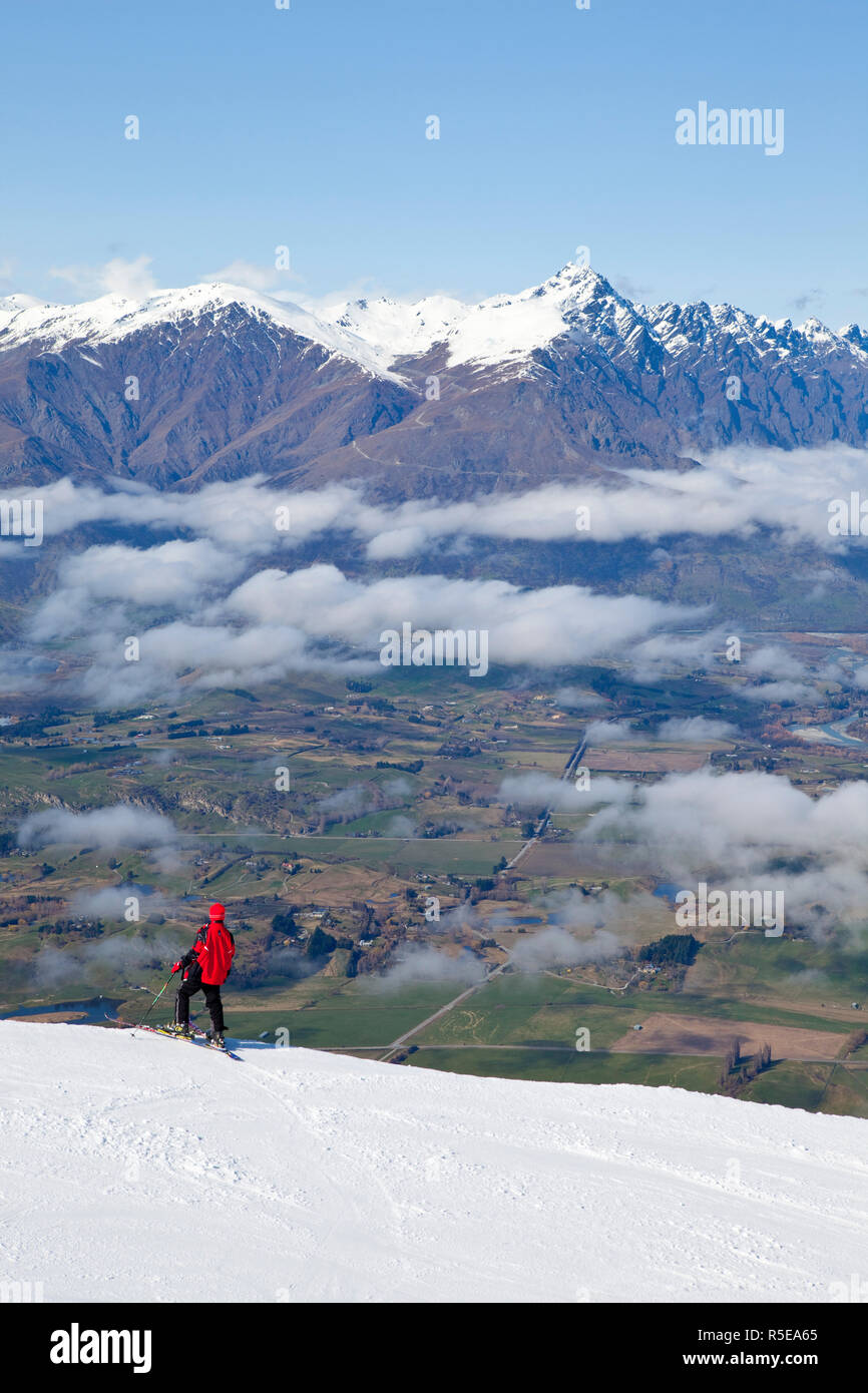 Coronet Peak Ski & Campo della Catena Montuosa Remarkables, Queenstown di Central Otago, Isola del Sud, Nuova Zelanda Foto Stock