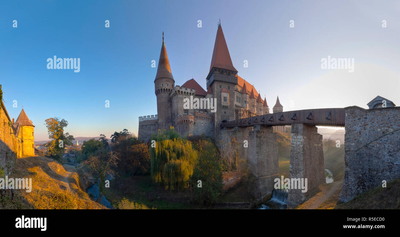 Hunyadi Castello o Corvin il castello di Hunedoara, Transilvania, Romania Foto Stock