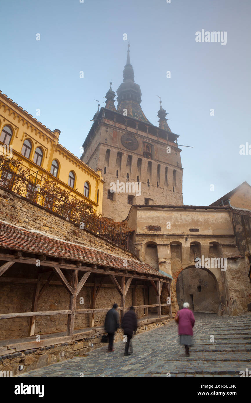 Clock Tower e vecchia città medievale, Sighisoara, Transilvania, Romania Foto Stock