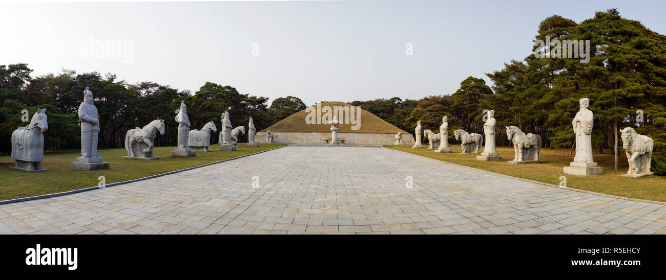 Popoli democratici la Repubblica di Corea (DPRK), la Corea del Nord, Kaesong, re Kongmin il mausoleo Foto Stock