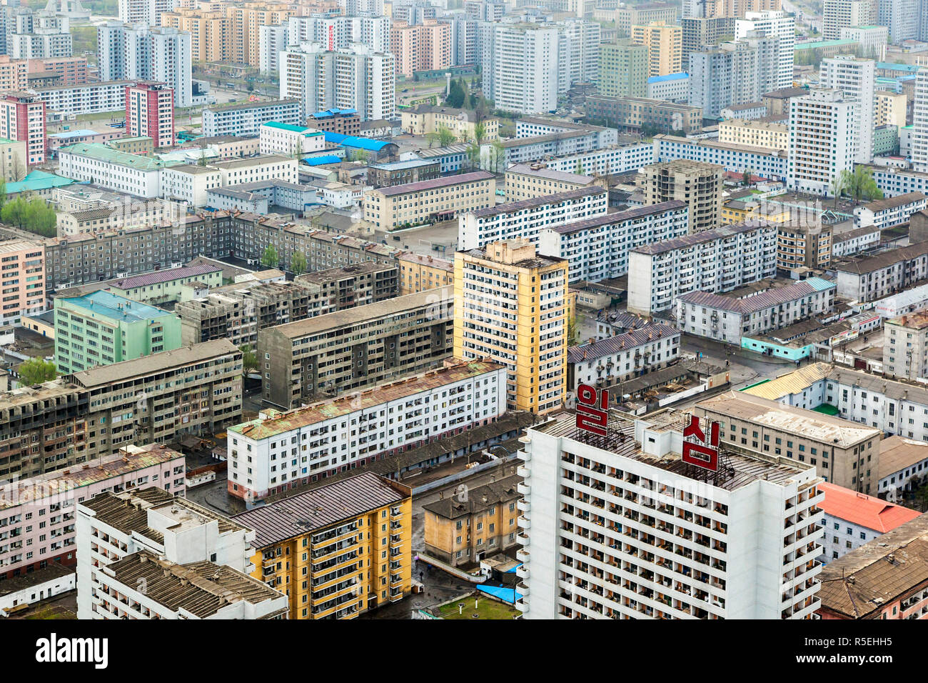 Popoli democratici la Repubblica di Corea (DPRK), Corea del Nord Pyongyang, elevati dello skyline della città Foto Stock
