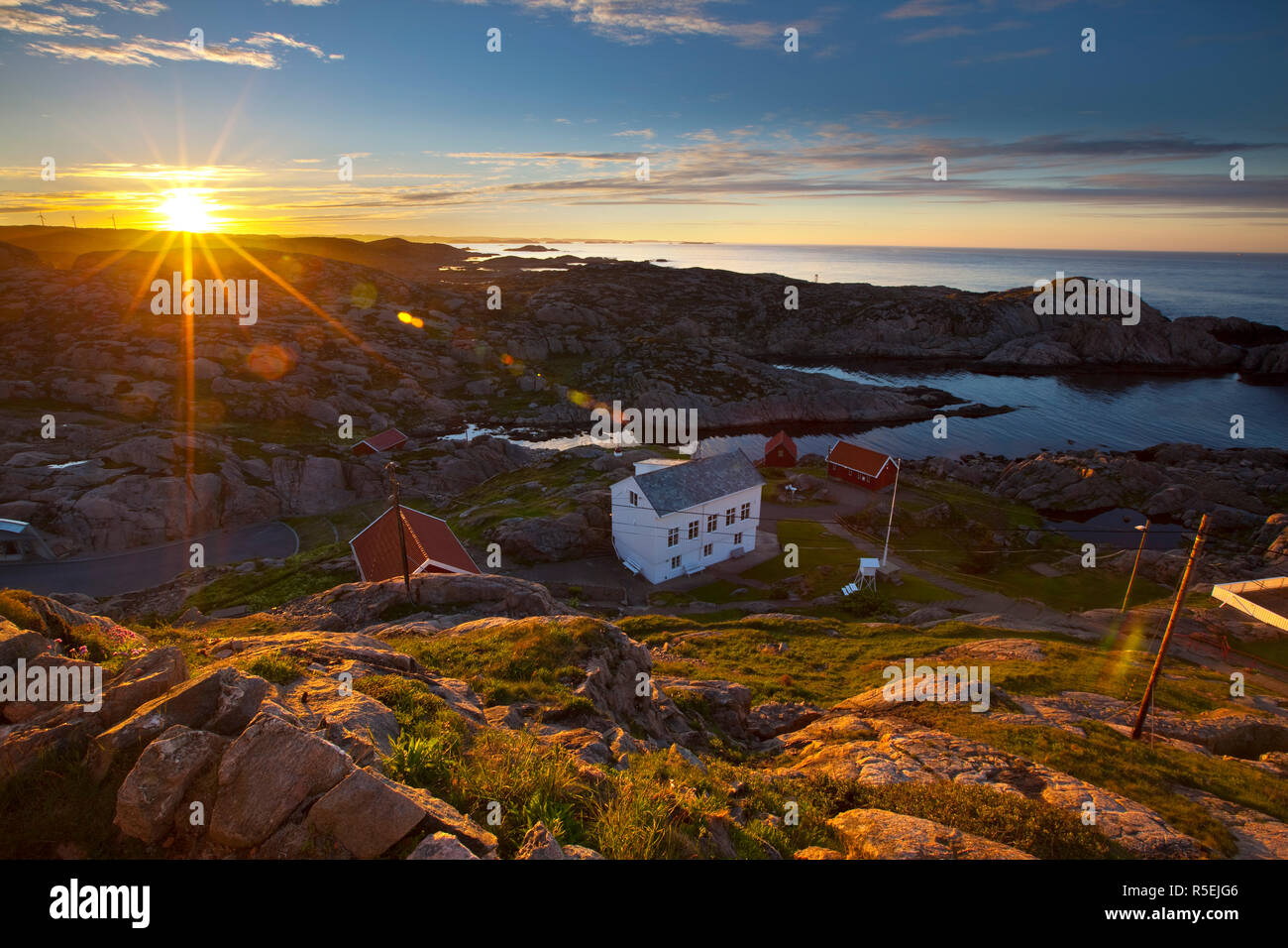 Il paesaggio costiero vister dall' idillica Lindesnes Fyr, faro di Lindesnes, Norvegia Foto Stock