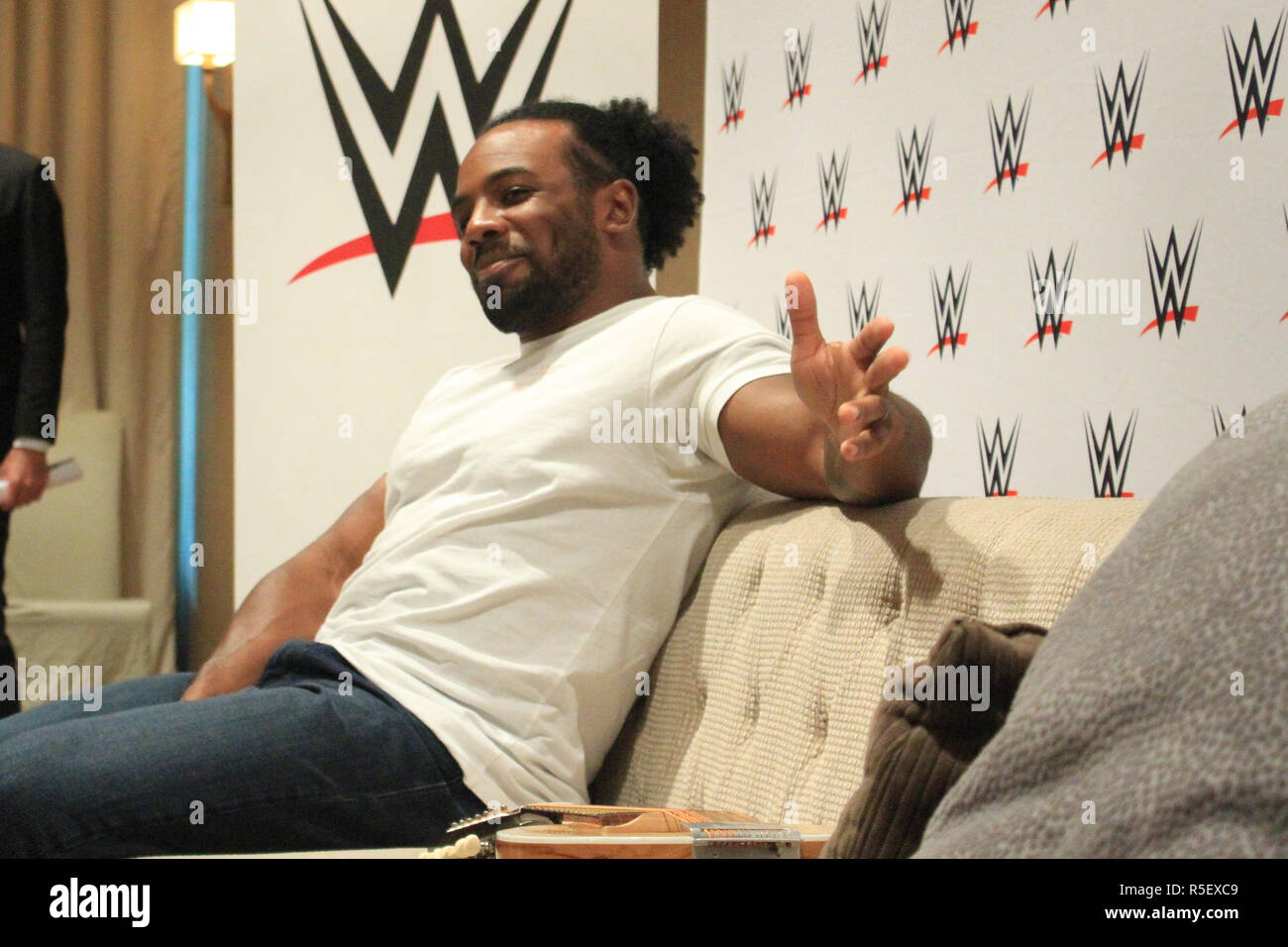 Taguig City, Filippine. 30 Novembre, 2018. La superstar WWE Xavier Woods visitato Manila ieri, 30 novembre, a promuovere la WWE SmackDown Live marca, nonché per parlare del suo amore di cosplay e video giochi e come essa ha ispirato a lui e il suo mestiere come una superstar WWE. Credito: Dennis Jerome Acosta/ Pacifico premere/Alamy Live News Credito: PACIFIC PRESS/Alamy Live News Foto Stock