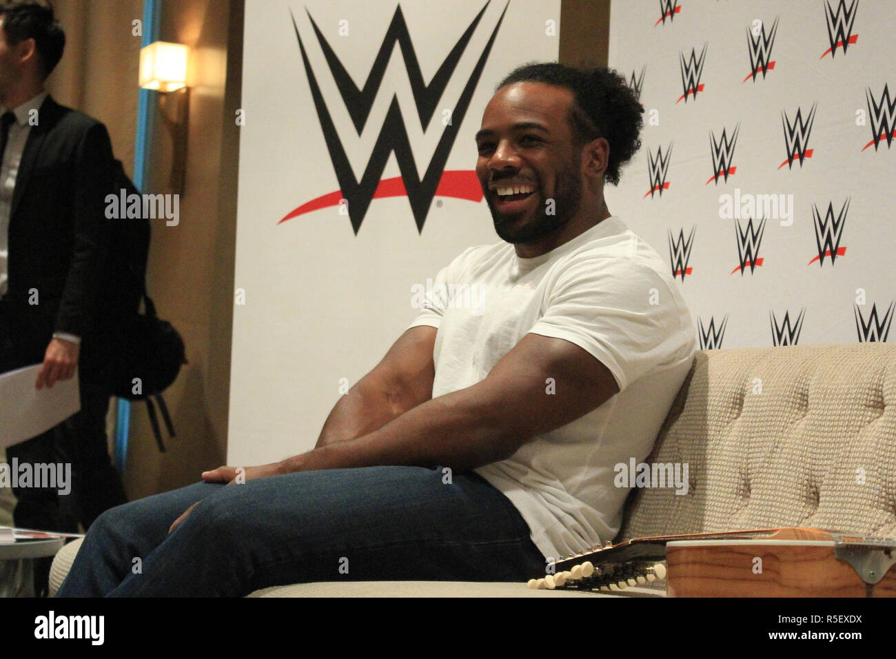 Taguig City, Filippine. 30 Novembre, 2018. La superstar WWE Xavier Woods visitato Manila ieri, 30 novembre, a promuovere la WWE SmackDown Live marca, nonché per parlare del suo amore di cosplay e video giochi e come essa ha ispirato a lui e il suo mestiere come una superstar WWE. Credito: Dennis Jerome Acosta/ Pacifico premere/Alamy Live News Credito: PACIFIC PRESS/Alamy Live News Foto Stock