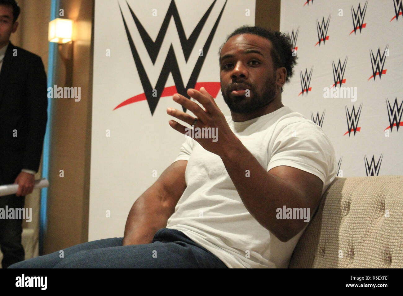 Taguig City, Filippine. 30 Novembre, 2018. La superstar WWE Xavier Woods visitato Manila ieri, 30 novembre, a promuovere la WWE SmackDown Live marca, nonché per parlare del suo amore di cosplay e video giochi e come essa ha ispirato a lui e il suo mestiere come una superstar WWE. Credito: Dennis Jerome Acosta/ Pacifico premere/Alamy Live News Credito: PACIFIC PRESS/Alamy Live News Foto Stock
