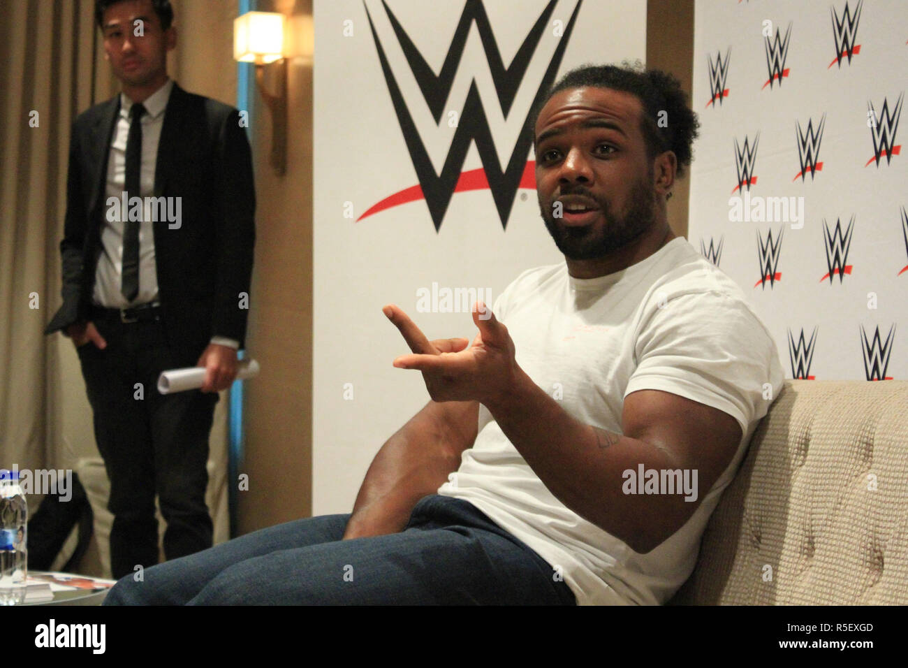 Taguig City, Filippine. 30 Novembre, 2018. La superstar WWE Xavier Woods visitato Manila ieri, 30 novembre, a promuovere la WWE SmackDown Live marca, nonché per parlare del suo amore di cosplay e video giochi e come essa ha ispirato a lui e il suo mestiere come una superstar WWE. Credito: Dennis Jerome Acosta/ Pacifico premere/Alamy Live News Credito: PACIFIC PRESS/Alamy Live News Foto Stock
