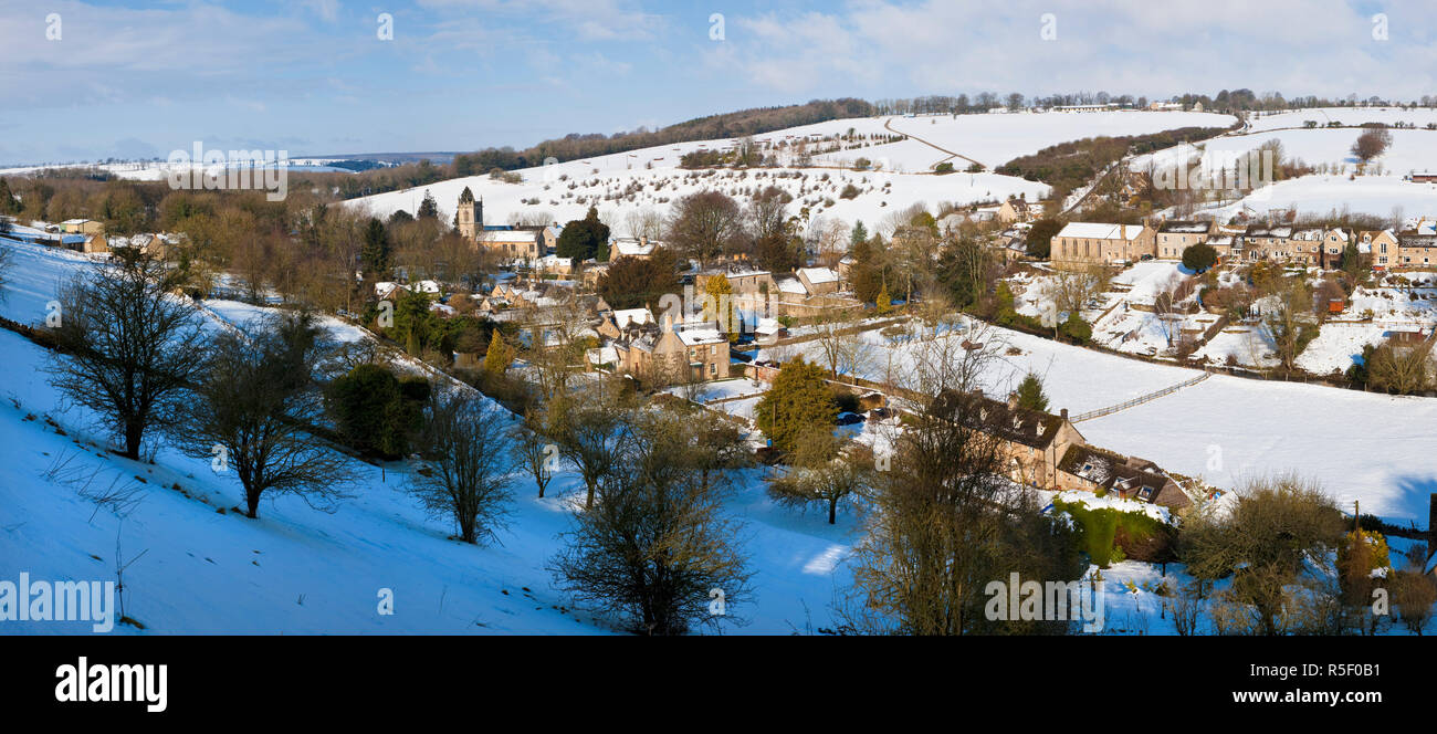 Naunton il Villaggio sotto la neve, nr Stow on the Wold, Gloucestershire, Regno Unito Foto Stock