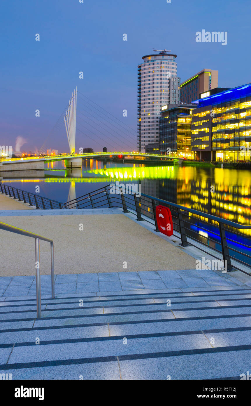 Regno Unito, Inghilterra, Greater Manchester, Salford, Salford Quays, North Bay, MediaCityUK, casa della BBC. Foto Stock