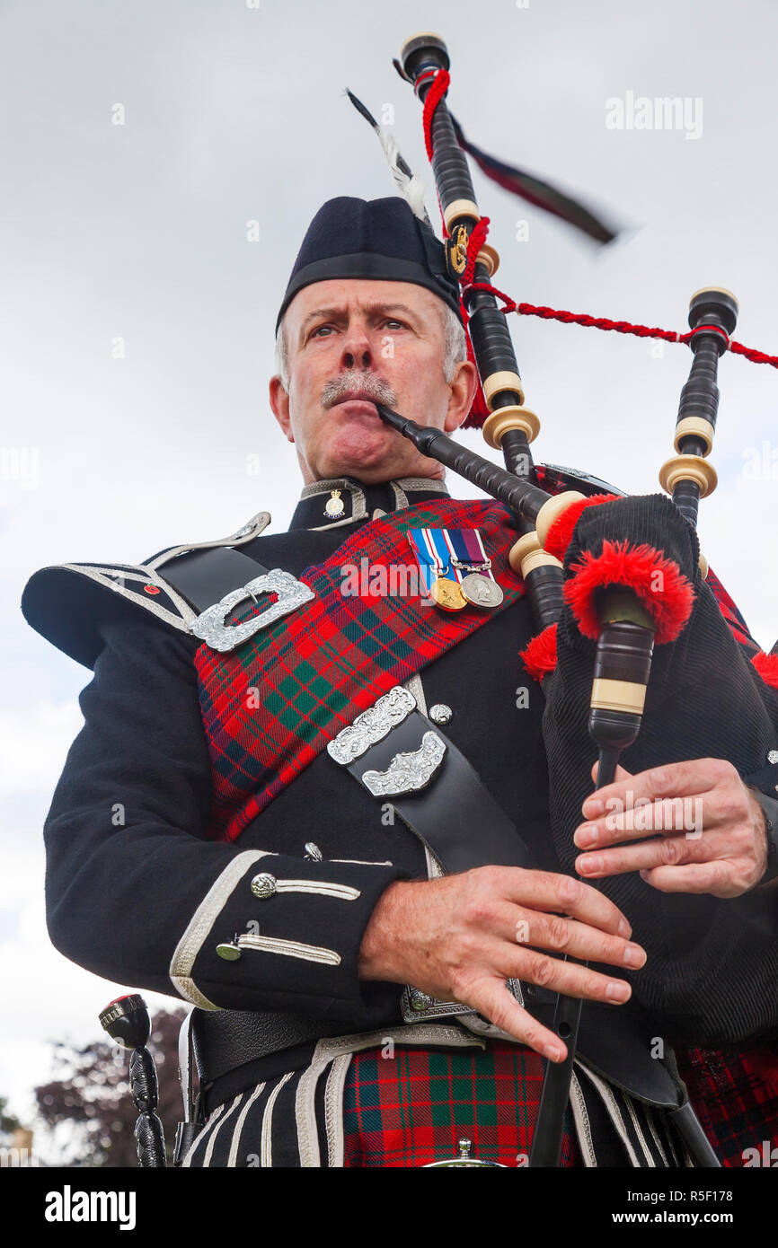 Gli scozzesi Piper con borsa tubi, REGNO UNITO Foto Stock