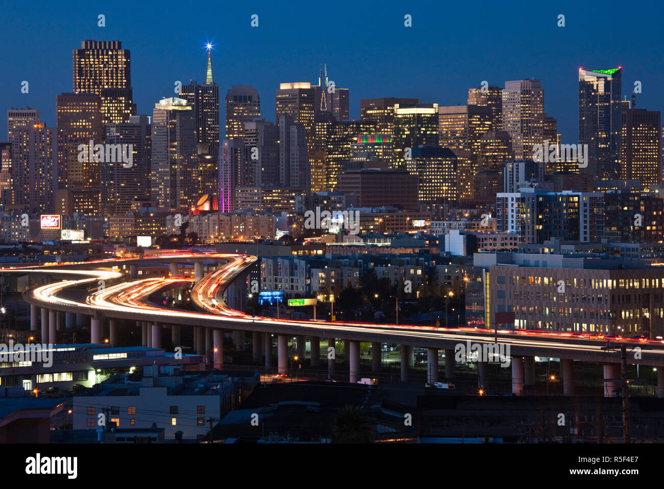 Stati Uniti, California, San Francisco, Potrero Hill, vista del centro della città e I-280 Autostrada Foto Stock