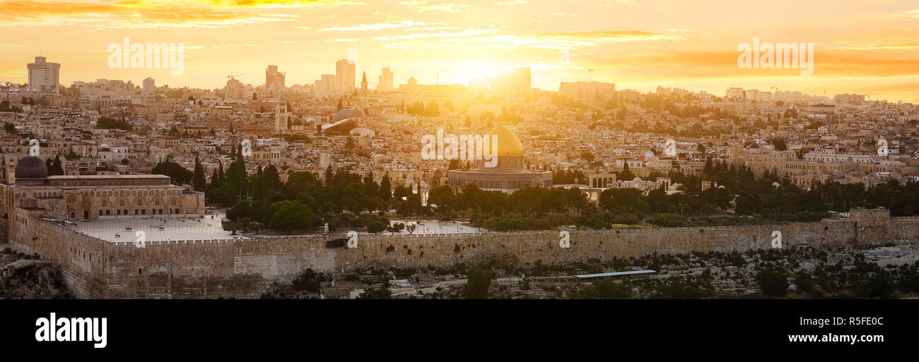 La città di Gerusalemme dal tramonto Foto Stock