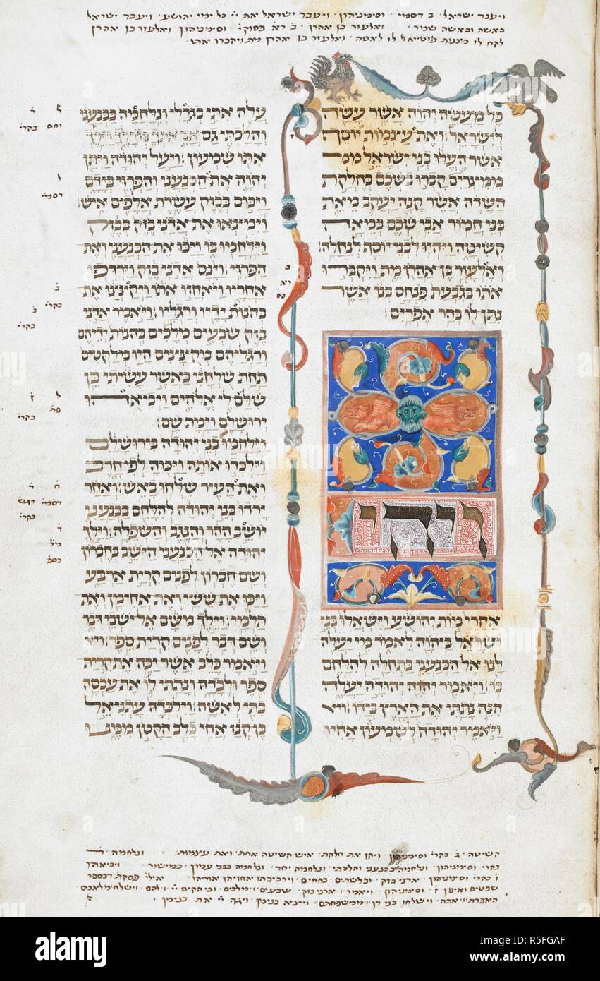Initial-pannello di parola WA-yehi (e avvenne) decorato con penwork e abitata da due draghi e una testa umana. Il pannello è accompagnato da un confine foliate abitata da un gallo e un'aquila(?), all'inizio dei giudici. La Bibbia con masorah magna e parva. L'Italia, S. (Roma?) o l'Italia, N. (Bologna); ultimo quarto del XIII secolo. Fonte: Harley 5710, f.155. V.o. ebraico. Foto Stock
