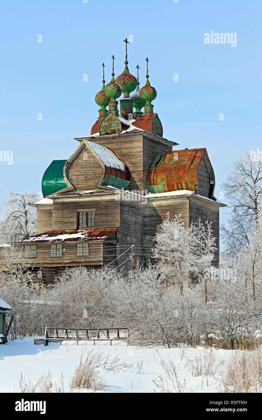 In legno chiesa della Dormizione (1694), Nelazskoe, Vologda regione, Russia Foto Stock