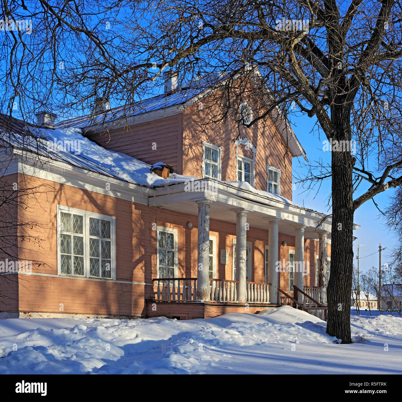 Estate casa in legno (1813), Danilovskoe, Vologda regione, Russia Foto Stock