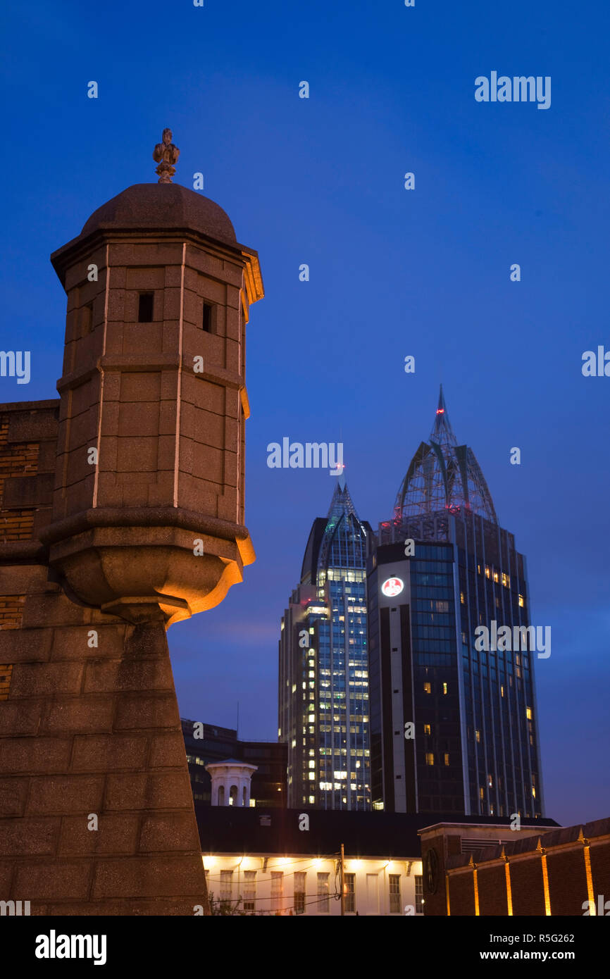 Stati Uniti d'America, Alabama, Mobile, Fort Conde, b.1711, Torre di RSA e Riverview Plaza edifici Foto Stock