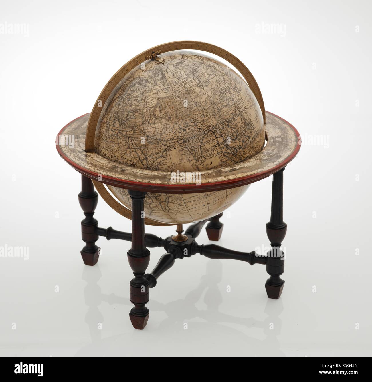 Globo terrestri. Un nuovo, accurate e compleat globo terrestre ... stabilite dal defunto sig. James Ferguson ... improv'd da G. Wright, e realizzato da W. Bardin, ecc. Londra : Harrison & Co., 1783. Descrizione fisica: 230 mm di diametro. Fonte: maps.G8b visualizza 2. Foto Stock