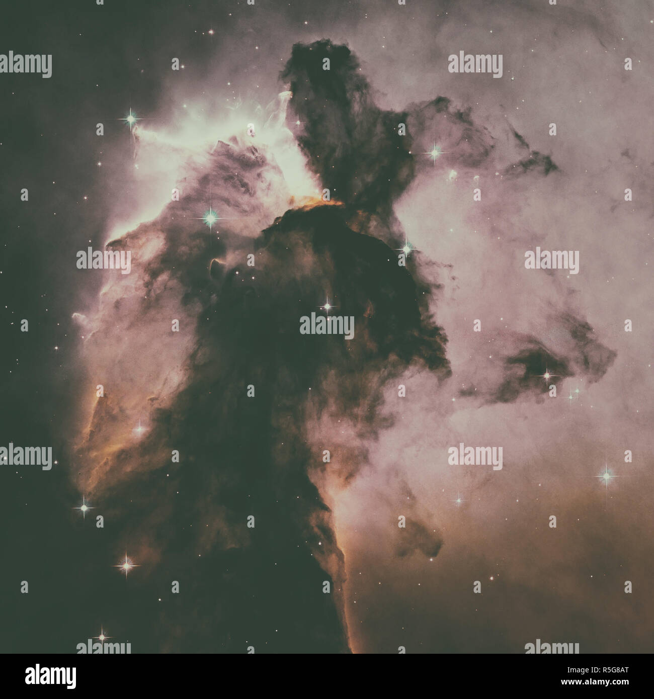 Eagle Nebula. Gas e polvere sorge dal vivaio stellare. Foto Stock