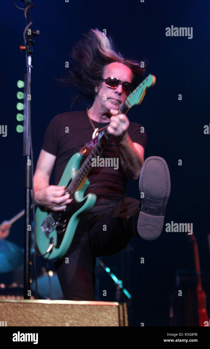 Todd Rundgren esegue in concerto durante i quaranta anni fa oggi visita al Seminole Hard Rock Hotel & Casino in Hollywood Florida il 25 agosto 2008. Questo tour è un ricordo dei Beatles Sgt. Peppers Lonely Hearts Club album. Foto Stock