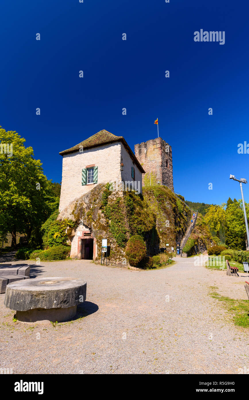 Torre di castello e menestrello camera al vecchio castello complesso in hornberg nella foresta nera Foto Stock