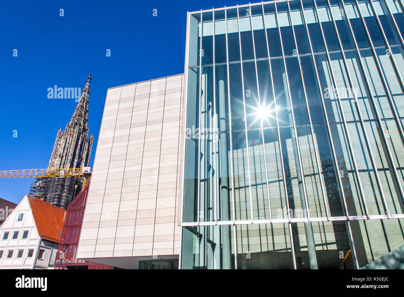 La Kunsthalle di Ulm, museo di arte moderna, Cattedrale di Ulm chiesa torre, Foto Stock