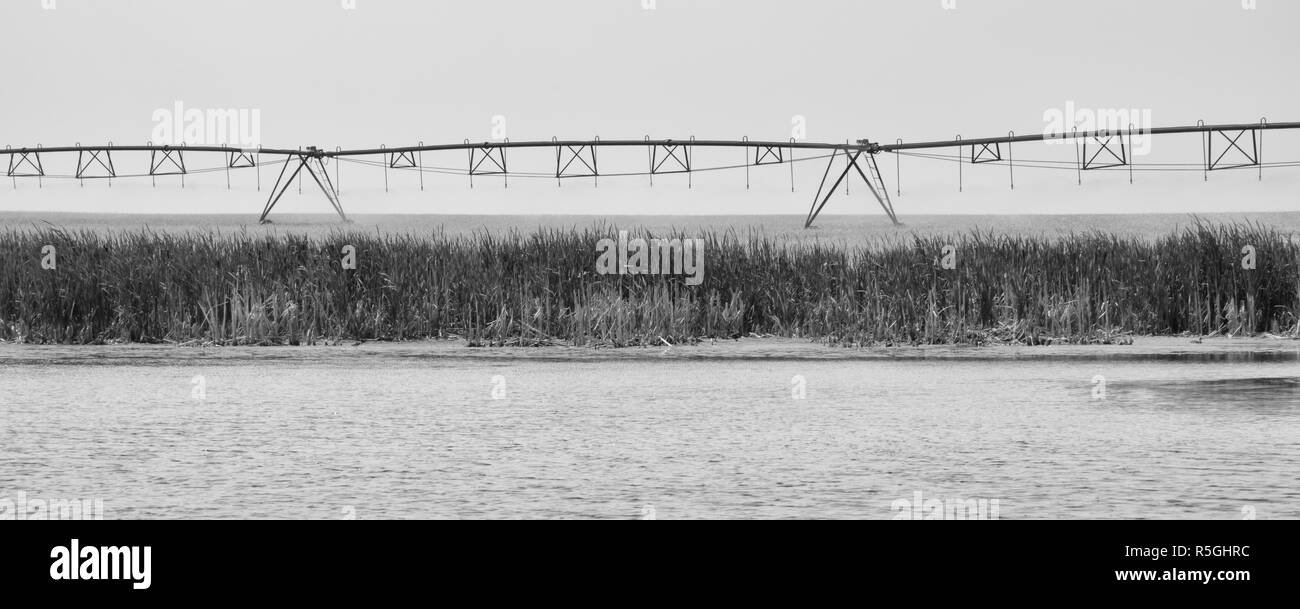 Sprinker al di sopra di un lago Foto Stock