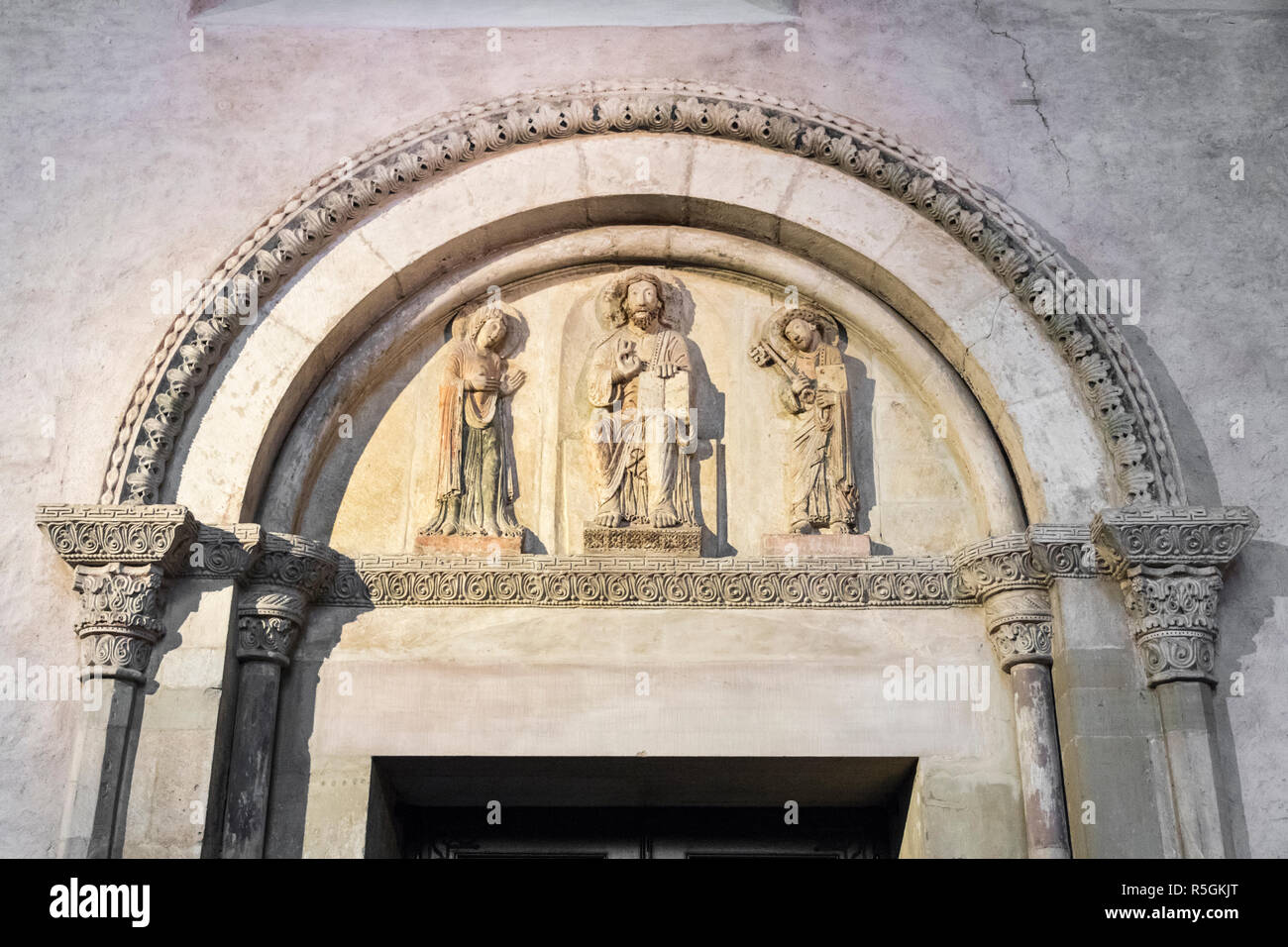 Trier, Germania. All'interno dell'alta Cattedrale di San Pietro (Hohe Domkirche San Pietro), una cattedrale cattolica romana e un sito del Patrimonio mondiale dal 1986 Foto Stock