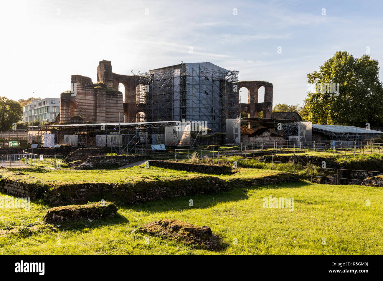 Trier, Germania. I bagni imperiali (Kaiserthermen), un grande complesso termale romano dall'antica città di Augusta Treverorum. Un sito del Patrimonio Mondiale di sinc Foto Stock