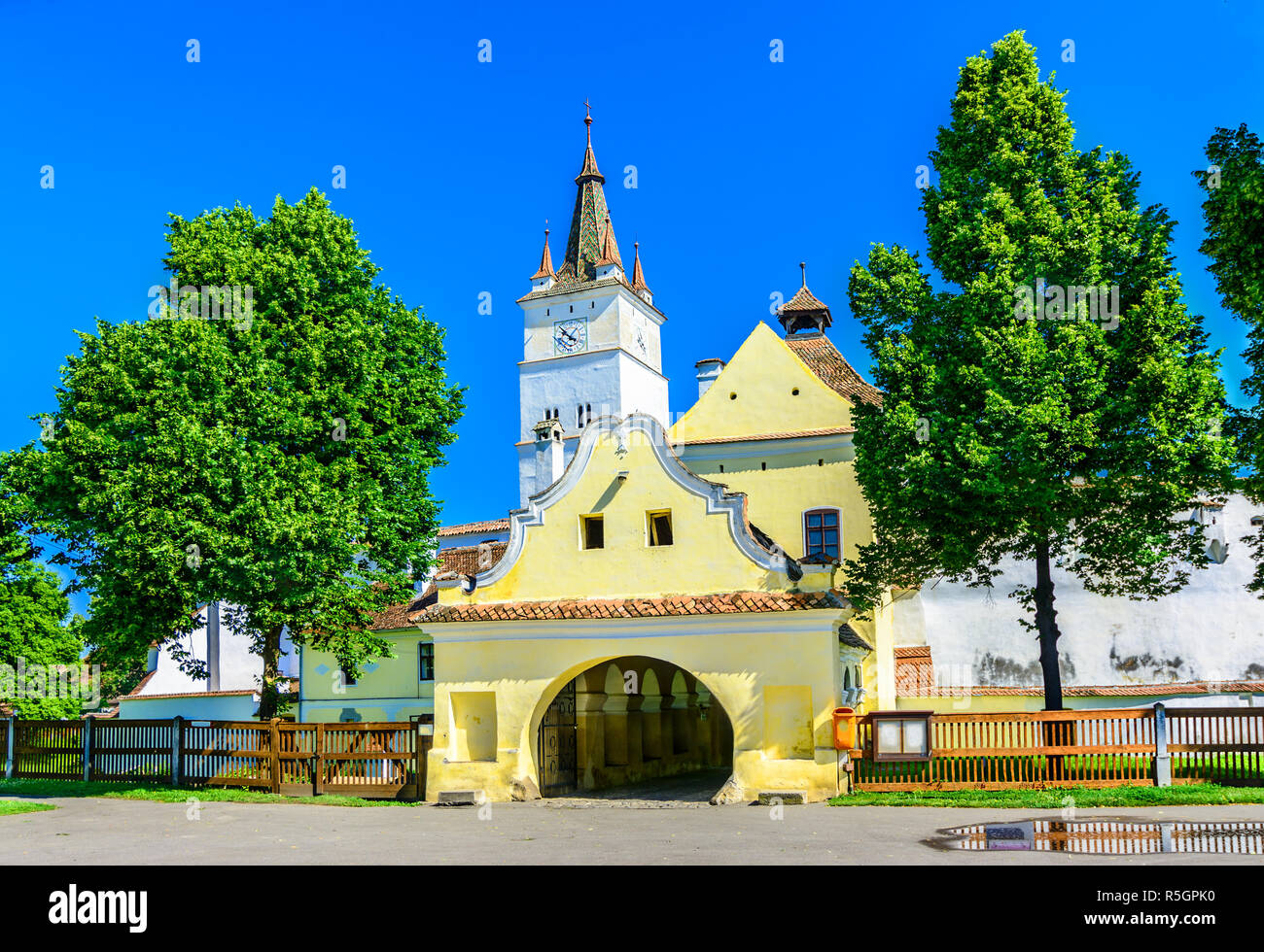 Chiesa fortificata di Harman,Brasov, in Romania Foto Stock