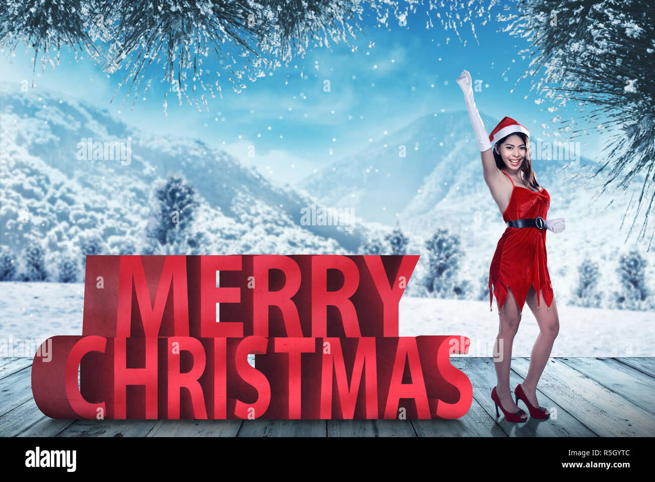 Buon Natale Donne.Babbo Natale Donna In Piedi Con Buon Natale Testo Foto Stock Alamy