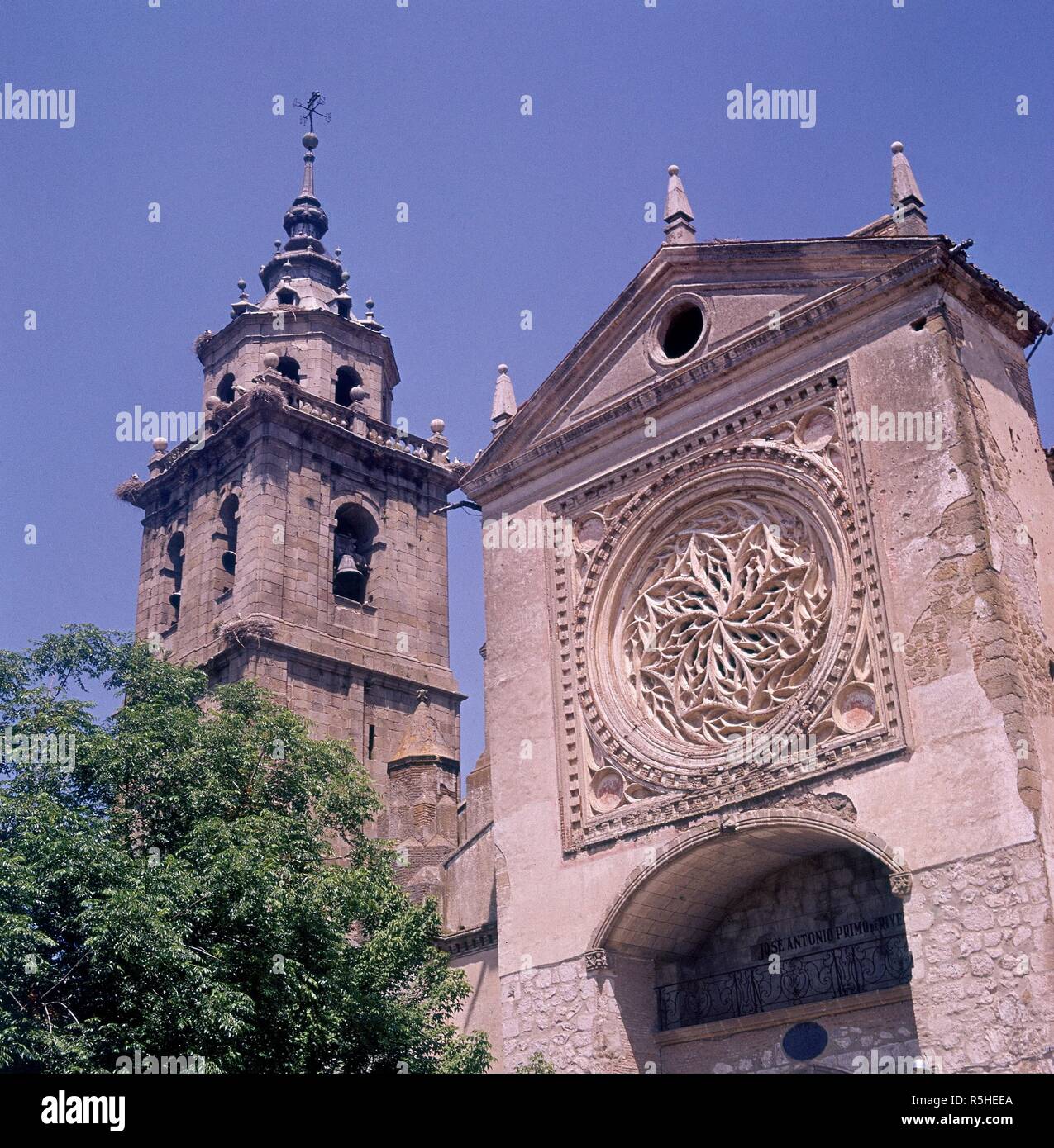 PARROQUIA sta. Maria FACHADA Y TORRE-COLEGIA 2. Posizione: IGLESIA COLEGIAL DE SANTA MARIA LA MAYOR. Toledo. Spagna. Foto Stock