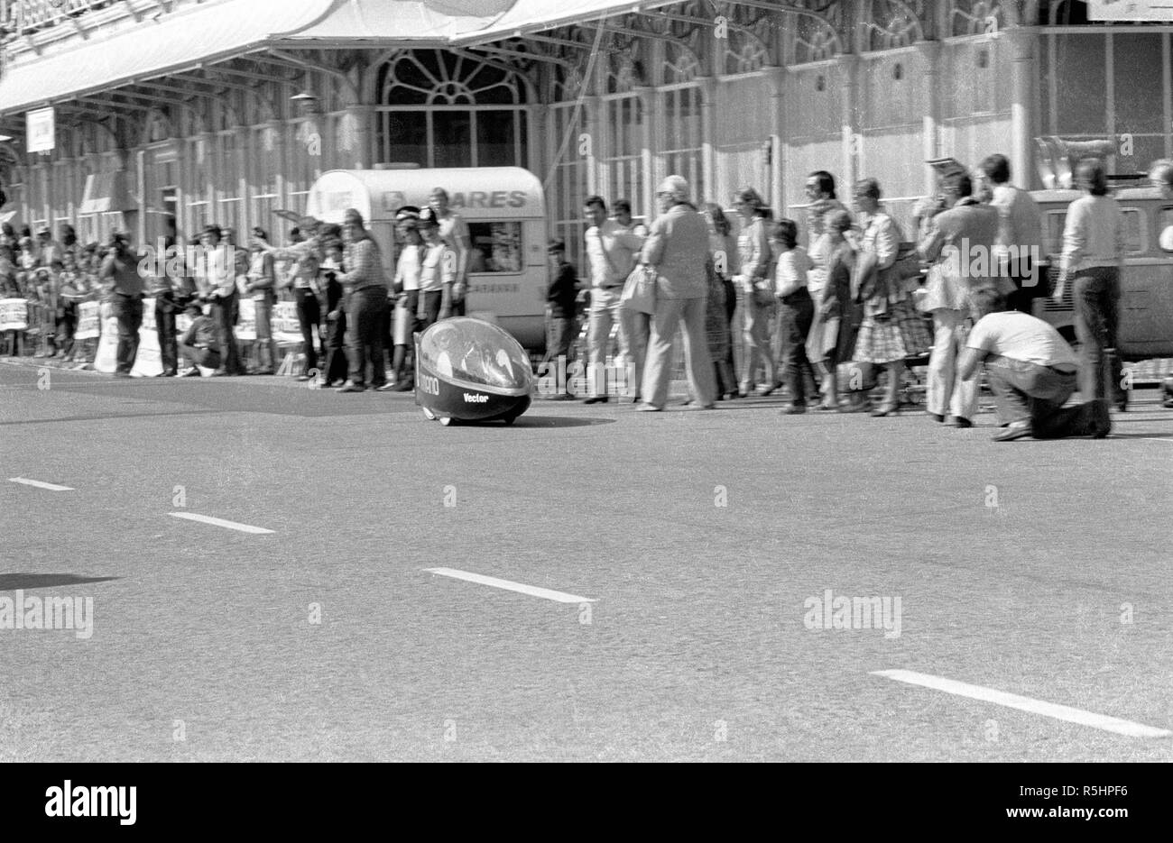 Uno di una serie di foto che illustra la bicicletta di Brighton Speed Trials lungo Brighton Seafront nel 1981. Foto Stock