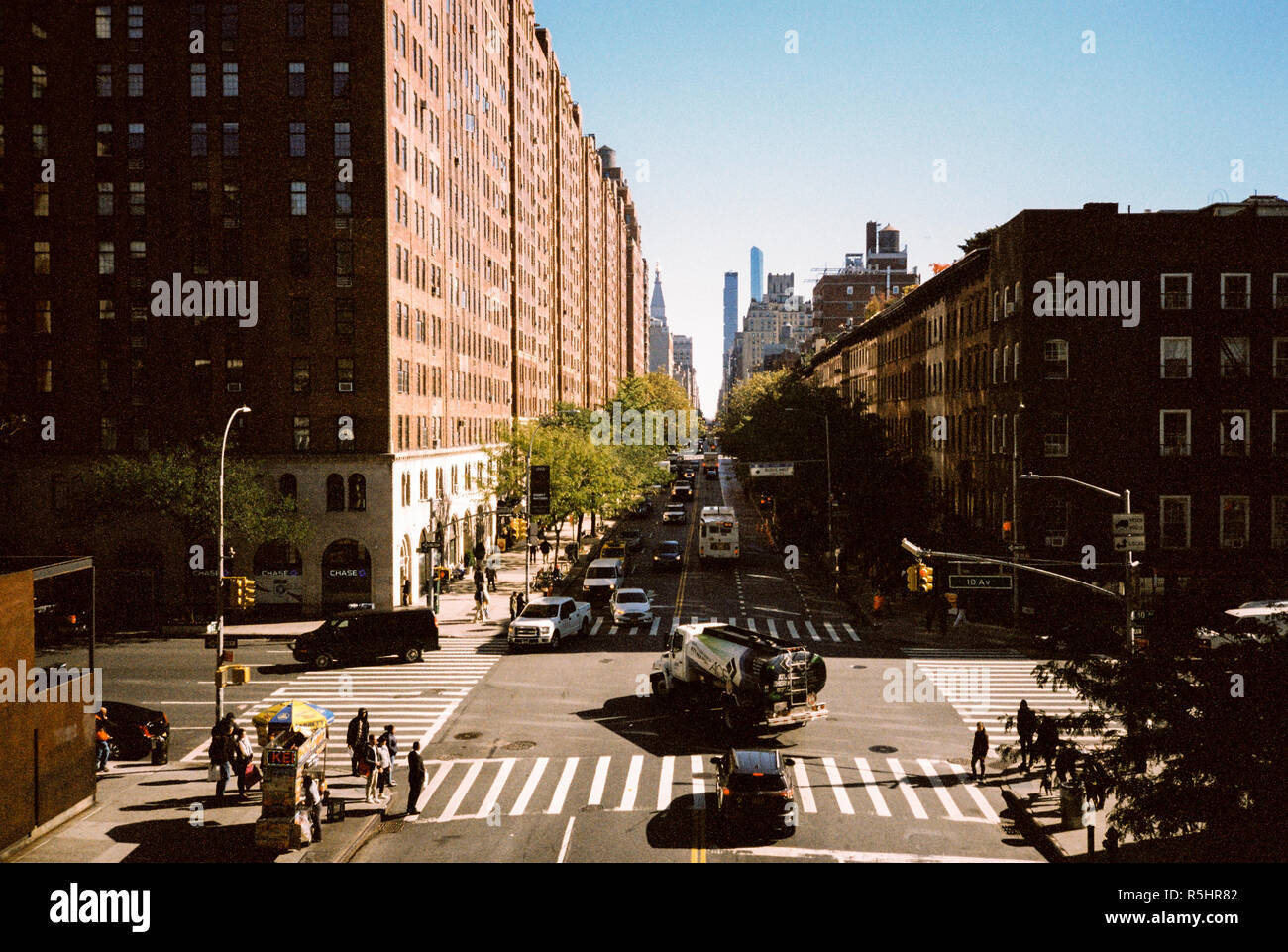 West 23rd Street e 10th Avenue fotografato dal High Line Park, Chelsea, New York City, Stati Uniti d'America. Foto Stock