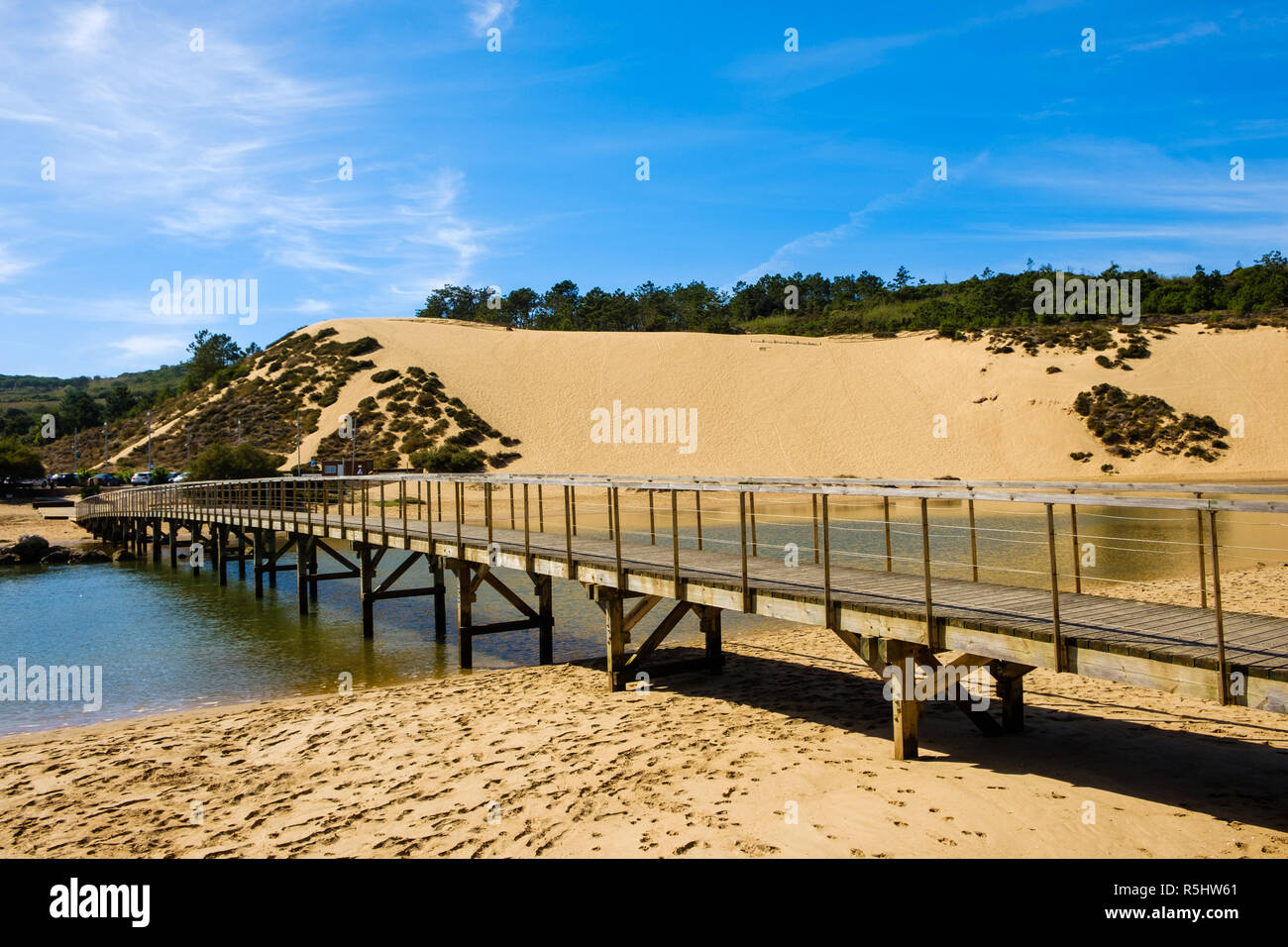 S. Martinho do Porto, Portogallo - 21 Settembre 2018 : Dune sulle rive del fiume Salir do Porto Alcobaca, Portogallo Foto Stock