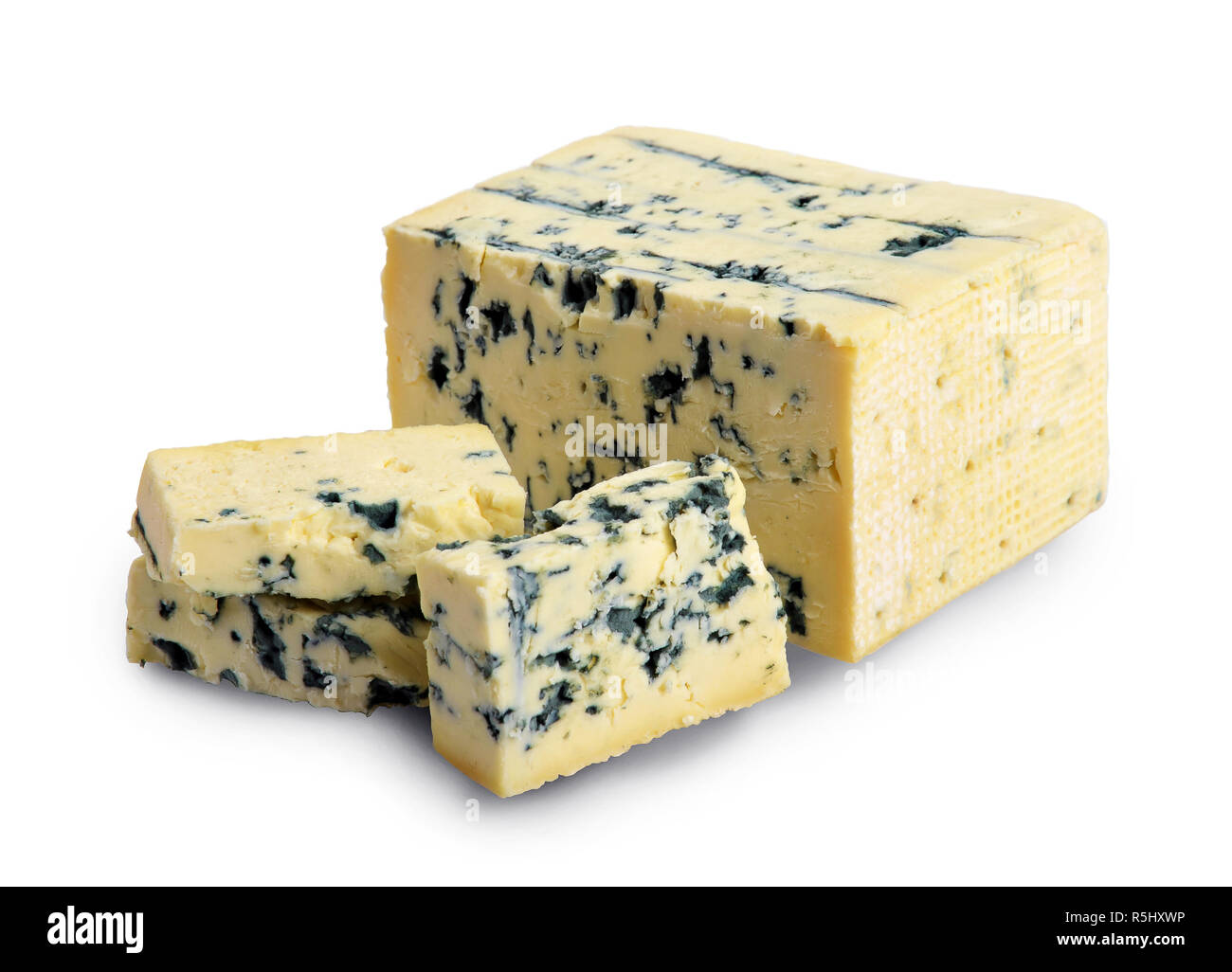 Il Roquefort formaggio con muffa su sfondo bianco Foto Stock