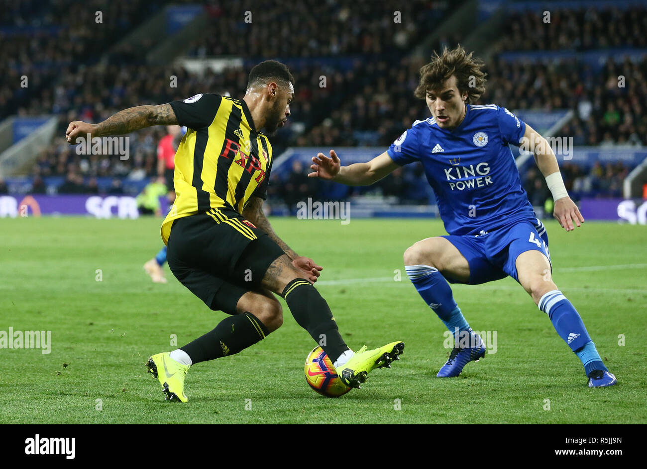 Leicester, Regno Unito. Il 1 dicembre 2018. Andre grigio di Watford e Caglar Soyuncu di Leicester City durante il match di Premier League tra Leicester City e Watford al King Power Stadium il 1 dicembre 2018 a Leicester, Inghilterra. (Foto di Leila Coker/phcimages.com) Credit: Immagini di PHC/Alamy Live News Foto Stock