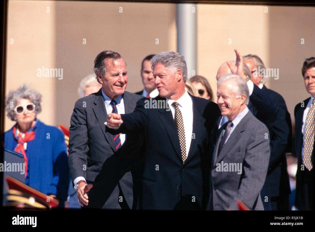 Da sinistra, ex First Lady Lady Bird Johnson, ex Presidente George H.W. Bush, il presidente Bill Clinton ed ex Presidente Jimmy Carter per la dedicazione del Bush Presidential Library nel 1997 sul campus della Texas A&M University College Station, Texas. Il presidente George H.W. Bush passate, nov. 30, 2018 a Houston, TX Foto Stock