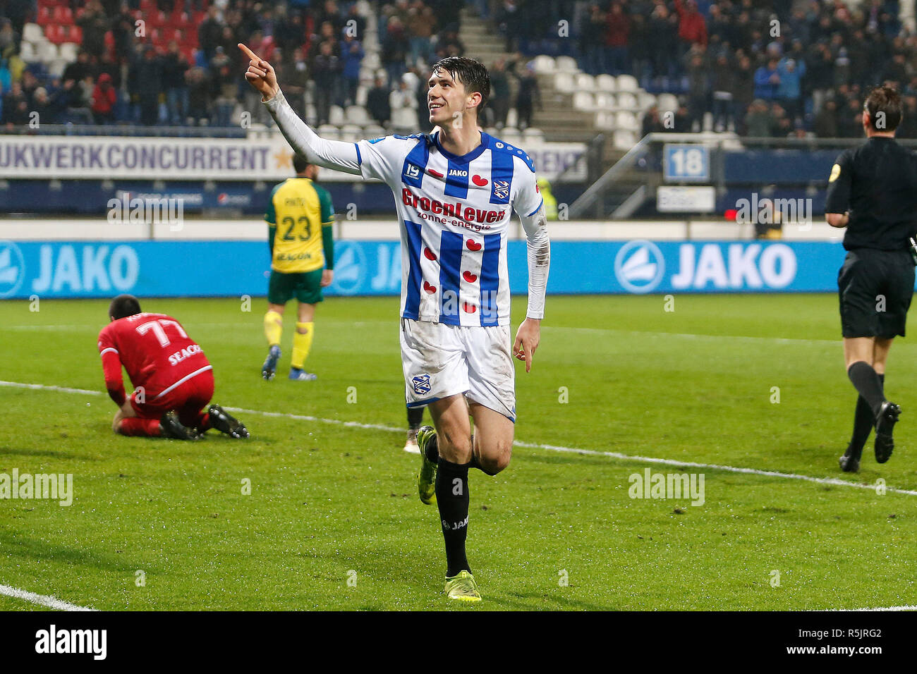 HEERENVEEN, 01-12-2018, Abe Lenstra stadium, stagione 2018 / 2019, olandese Eredivisie, SC Heerenveen player Pelle van Amersfoort celebra il 3-1 durante la partita SC Heerenveen - Fortuna Sittard 3-1. Foto Stock
