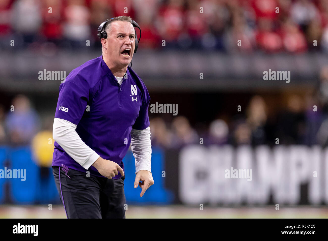 Indianapolis NEGLI STATI UNITI. 1 dicembre, 2018. Northwestern Wildcats head coach Pat Fitzgerald reagisce nel 2018 Big dieci partita di campionato tra la Northwestern Wildcats e la Ohio State Buckeyes su dicembre 01, 2018 a Lucas Oil Stadium di Indianapolis, IN. Adam Lacy/CSM/Alamy Live News Foto Stock